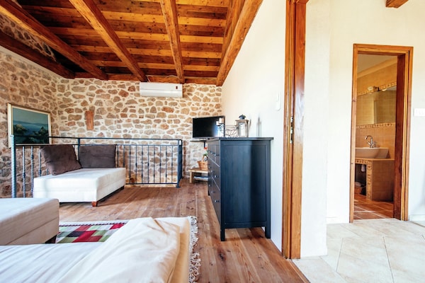 Foto van Vakantiehuis Zaton met zwembad bij Canyon - Vakantiehuis in Obrovac - LivingRoom