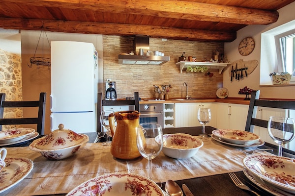 Foto van Vakantiehuis Zaton met zwembad bij Canyon - Vakantiehuis in Obrovac - DiningRoom