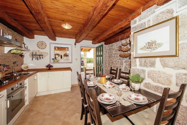 Foto van Vakantiehuis Zaton met zwembad bij Canyon - Vakantiehuis in Obrovac - Kitchen
