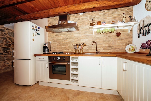 Foto van Vakantiehuis Zaton met zwembad bij Canyon - Vakantiehuis in Obrovac - Kitchen