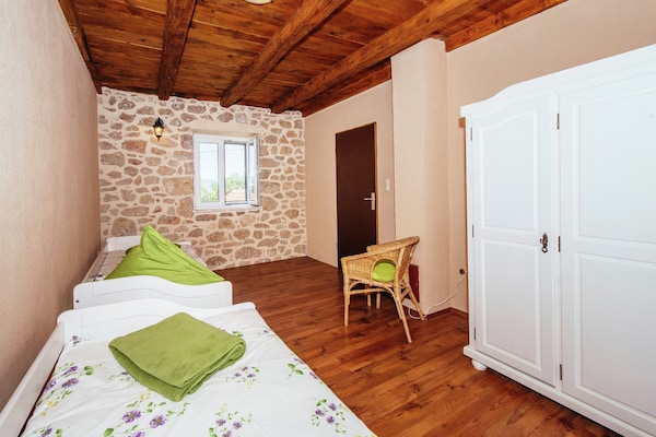 Foto van Vakantiehuis Zaton met zwembad bij Canyon - Vakantiehuis in Obrovac - BedRoom