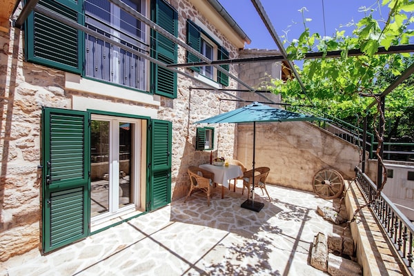 Foto van Vakantiehuis Zaton met zwembad bij Canyon - Vakantiehuis in Obrovac - TerraceBalcony