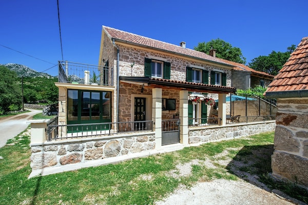 Foto van Vakantiehuis Zaton met zwembad bij Canyon - Vakantiehuis in Obrovac - ExteriorSummer