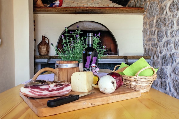 Foto van Vakantiehuis Zaton met zwembad bij Canyon - Vakantiehuis in Obrovac - Ambiance