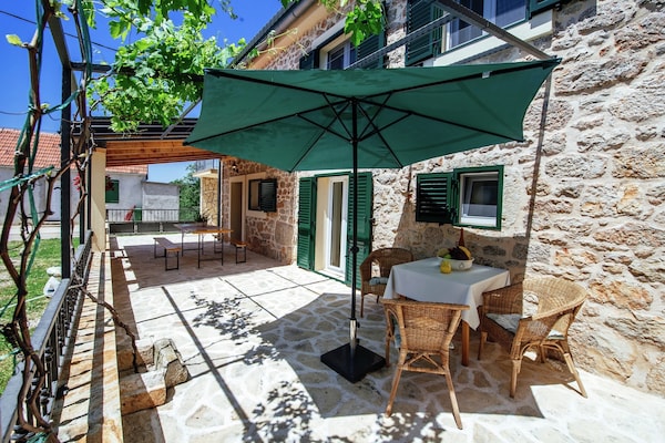 Foto van Vakantiehuis Zaton met zwembad bij Canyon - Vakantiehuis in Obrovac - ExteriorSummer