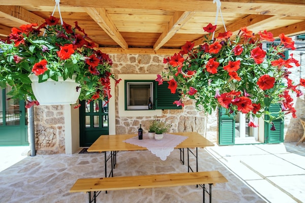 Foto van Vakantiehuis Zaton met zwembad bij Canyon - Vakantiehuis in Obrovac - ExteriorSummer