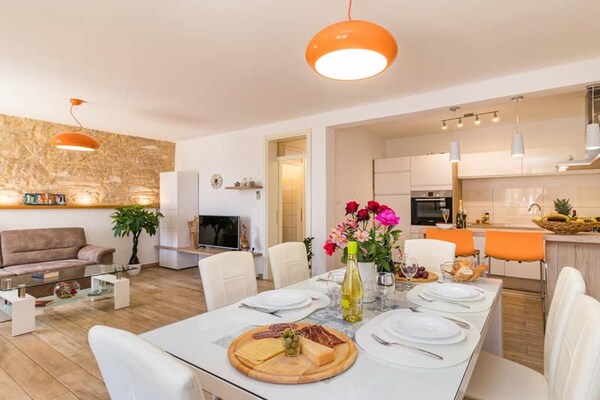 Foto van Villa Pietra, een huis gelegen in Galižana. - Vakantiehuis in Croatia - DiningRoom