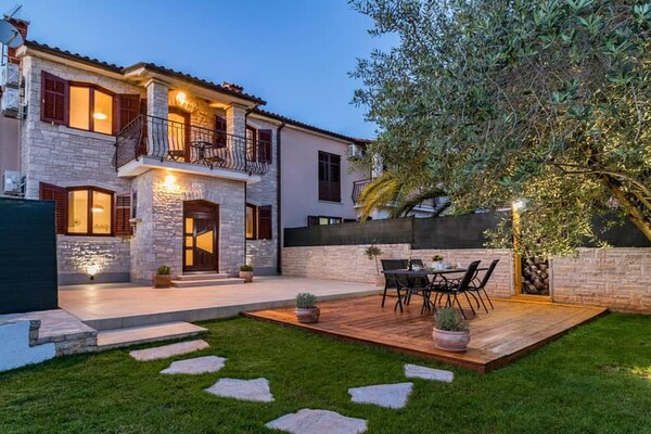 Foto van Villa Pietra, een huis gelegen in Galižana. - Vakantiehuis in Croatia - ExteriorSummer