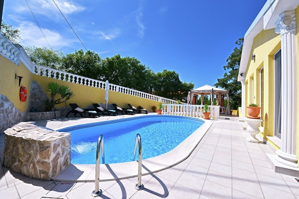 Foto van Villa in Ripenda Kras met zwembad en sauna - Vakantiehuis in Labin - PoolOfHouse