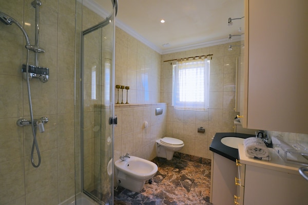 Foto van Villa in Ripenda Kras met zwembad en sauna - Vakantiehuis in Labin - BathRoom
