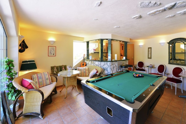 Foto van Villa in Ripenda Kras met zwembad en sauna - Vakantiehuis in Labin - Facilities