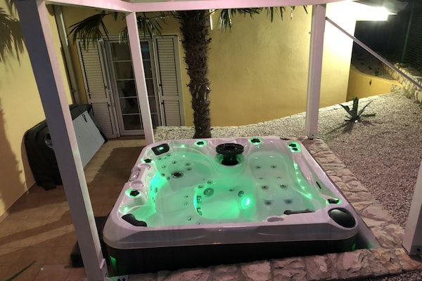 Foto van Villa in Ripenda Kras met zwembad en sauna - Vakantiehuis in Labin - Wellness