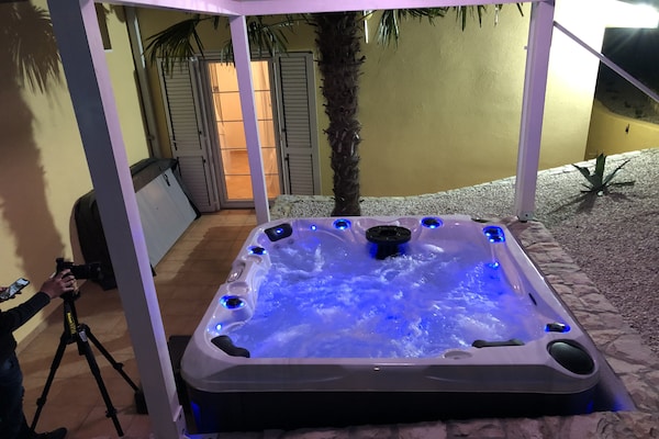 Foto van Villa in Ripenda Kras met zwembad en sauna - Vakantiehuis in Labin - Wellness