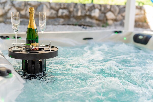 Foto van Villa in Ripenda Kras met zwembad en sauna - Vakantiehuis in Labin - Ambiance