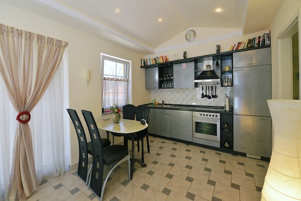 Foto van Villa in Ripenda Kras met zwembad en sauna - Vakantiehuis in Labin - Kitchen