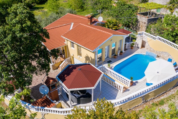 Foto van Villa in Ripenda Kras met zwembad en sauna - Vakantiehuis in Labin - ExteriorSummer