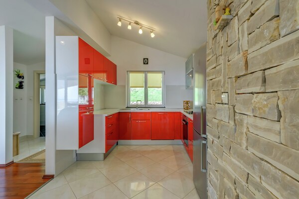 Foto van Villa in Solin met privézwembad en tuin - Vakantiehuis in Solin - Kitchen