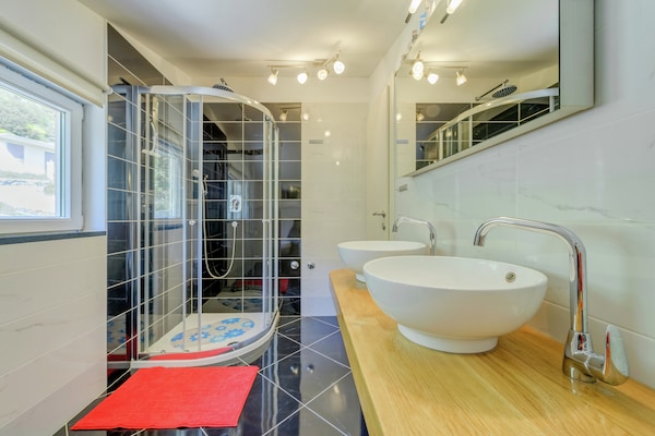 Foto van Villa in Solin met privézwembad en tuin - Vakantiehuis in Solin - BathRoom