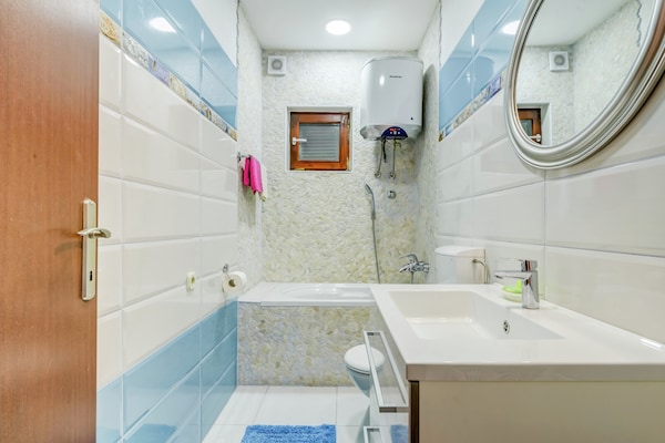 Foto van Villa in Solin met privézwembad en tuin - Vakantiehuis in Solin - BathRoom