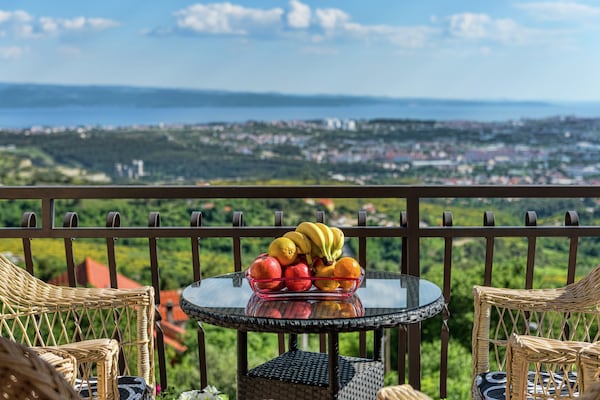 Foto van Villa in Solin met privézwembad en tuin - Vakantiehuis in Solin - Ambiance