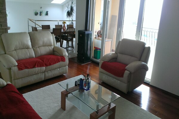 Foto van Villa in Solin met privézwembad en tuin - Vakantiehuis in Solin - LivingRoom
