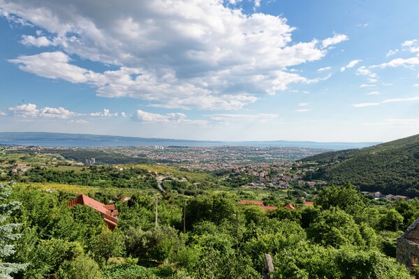 Foto van Villa in Solin met privézwembad en tuin - Vakantiehuis in Solin - ViewSummer
