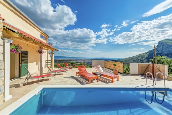 Foto van Villa in Solin met privézwembad en tuin - Vakantiehuis in Solin - ExteriorSummer