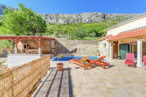 Foto van Villa in Solin met privézwembad en tuin - Vakantiehuis in Solin - ExteriorSummer
