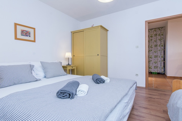 Foto van Vakantiehuis Zemunik Donji met Zwembad - Vakantiehuis in Zemunik - BedRoom