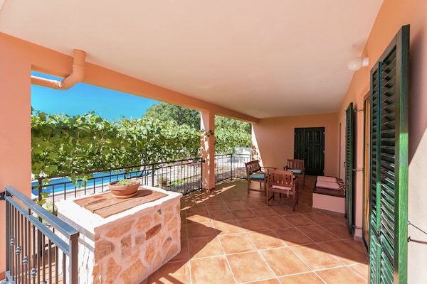 Foto van Vakantiehuis Zemunik Donji met Zwembad - Vakantiehuis in Zemunik - TerraceBalcony