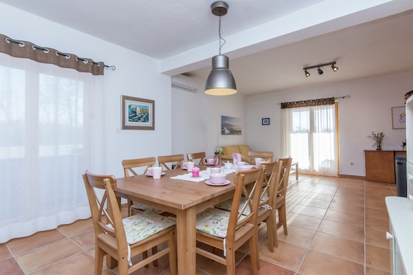 Foto van Vakantiehuis Zemunik Donji met Zwembad - Vakantiehuis in Zemunik - DiningRoom