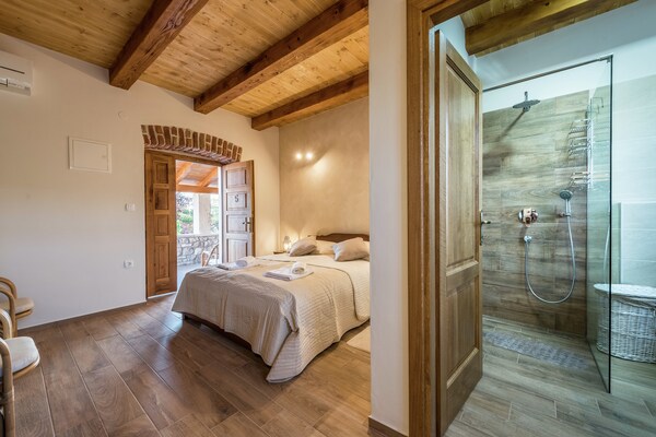 Foto van Villa in Sukošan met Zwembad bij Zee - Vakantiehuis in Sukosan - BedRoom