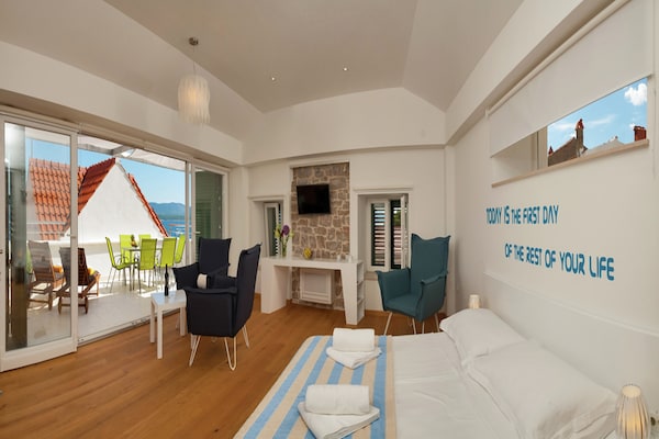 Foto van Villa in Bol met Zwembad en Uitzicht - Vakantiehuis in Bol - BedRoom