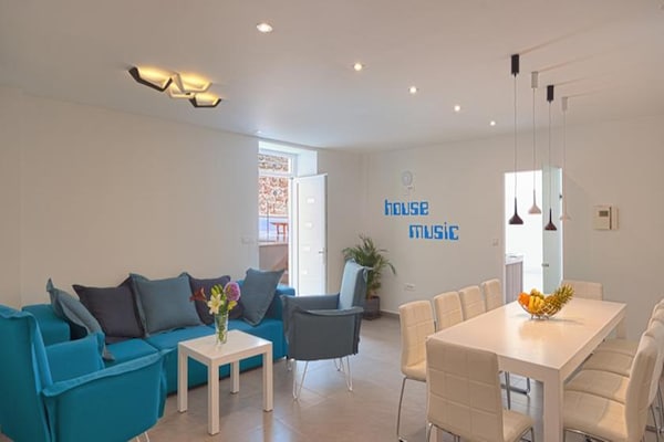 Foto van Villa in Bol met Zwembad en Uitzicht - Vakantiehuis in Bol - LivingRoom