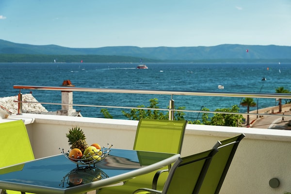 Foto van Villa in Bol met Zwembad en Uitzicht - Vakantiehuis in Bol - ViewSummer