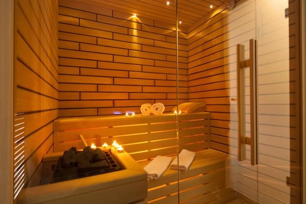 Foto van Villa in Bol met Zwembad en Uitzicht - Vakantiehuis in Bol - Wellness