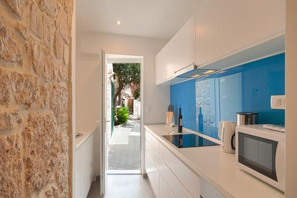 Foto van Villa in Bol met Zwembad en Uitzicht - Vakantiehuis in Bol - Kitchen