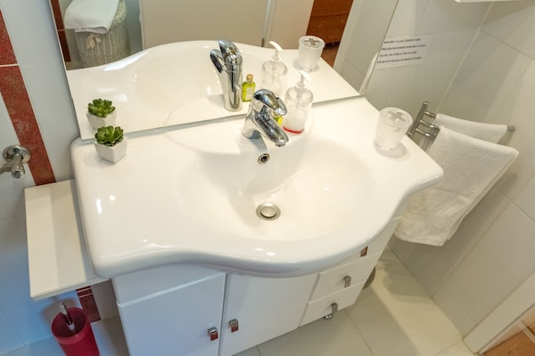 Foto van Vakantiehuis in Molat met zwembad - Vakantiehuis in Brgulje , Molat - BathRoom