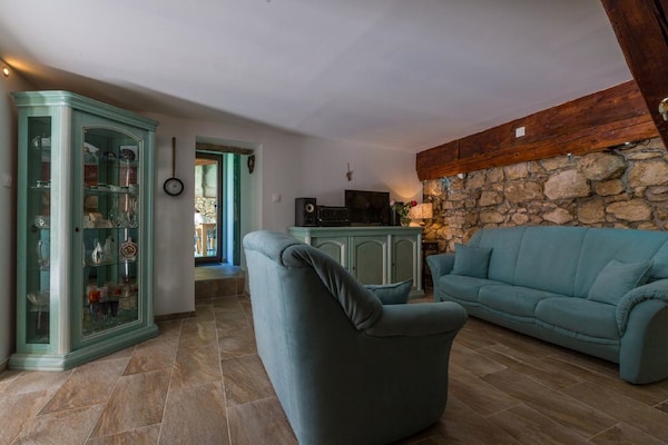 Foto van Vakantiehuis in Birbir bij Strand en Zwembad - Vakantiehuis in Bribir - LivingRoom