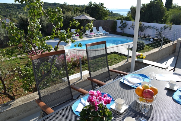 Foto van Vakantiehuis Brbinj bij Zee met Zwembad - Vakantiehuis in Brbinj - Ambiance