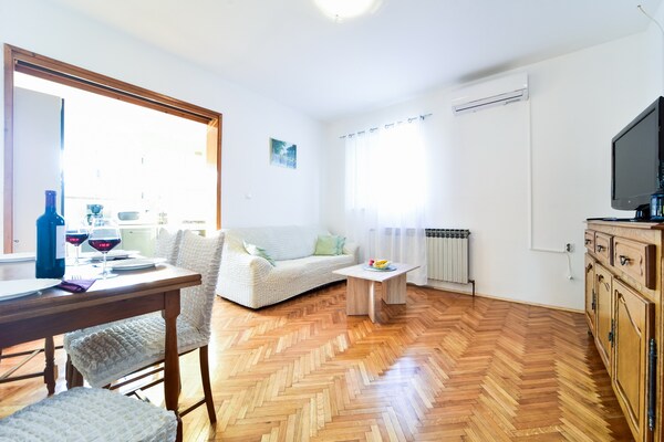 Foto van Appartement in Slivnica met privézwembad - Vakantiehuis in Slivnica - LivingRoom