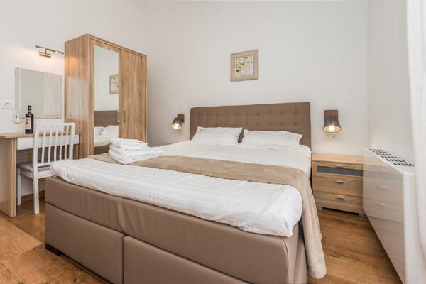 Foto van Villa in Deklici met Infinity Pool & Uitzicht - Vakantiehuis in Kaštelir - BedRoom