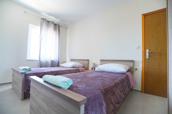 Foto van Vakantiehuis in Prkos met Zwembad - Vakantiehuis in Prkos - BedRoom