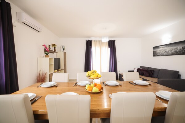 Foto van Vakantiehuis in Prkos met Zwembad - Vakantiehuis in Prkos - DiningRoom