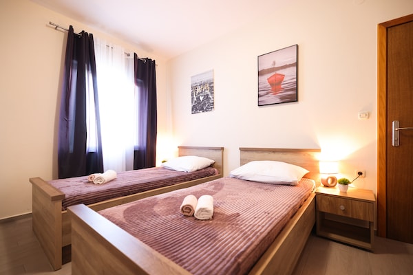 Foto van Vakantiehuis in Prkos met Zwembad - Vakantiehuis in Prkos - BedRoom