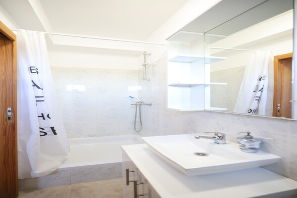 Foto van Vakantiehuis in Prkos met Zwembad - Vakantiehuis in Prkos - BathRoom
