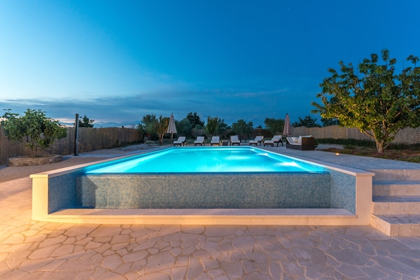 Foto van Modern huis in het rustige Pristeg - Vakantiehuis in Pristeg - PoolOfHouse