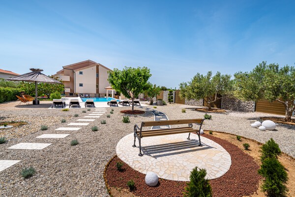 Foto van Modern huis in het rustige Pristeg - Vakantiehuis in Pristeg - PoolOfHouse