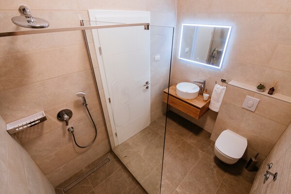 Foto van Villa in Pridraga met zwembad bij zee - Vakantiehuis in Pridraga - BathRoom