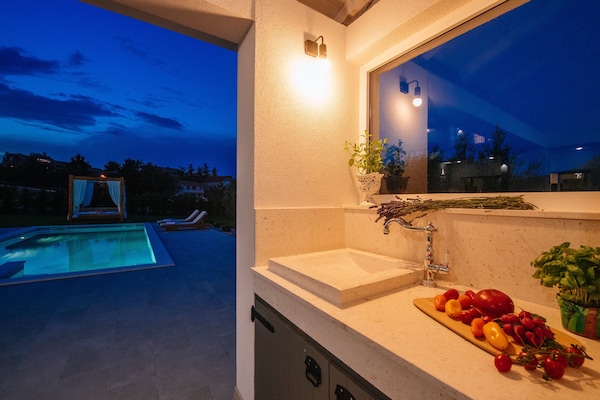 Foto van Villa in Pridraga met zwembad bij zee - Vakantiehuis in Pridraga - Facilities